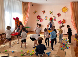 Музыкальное развлечение "День смеха" Музыкальное развлечение "День смеха".